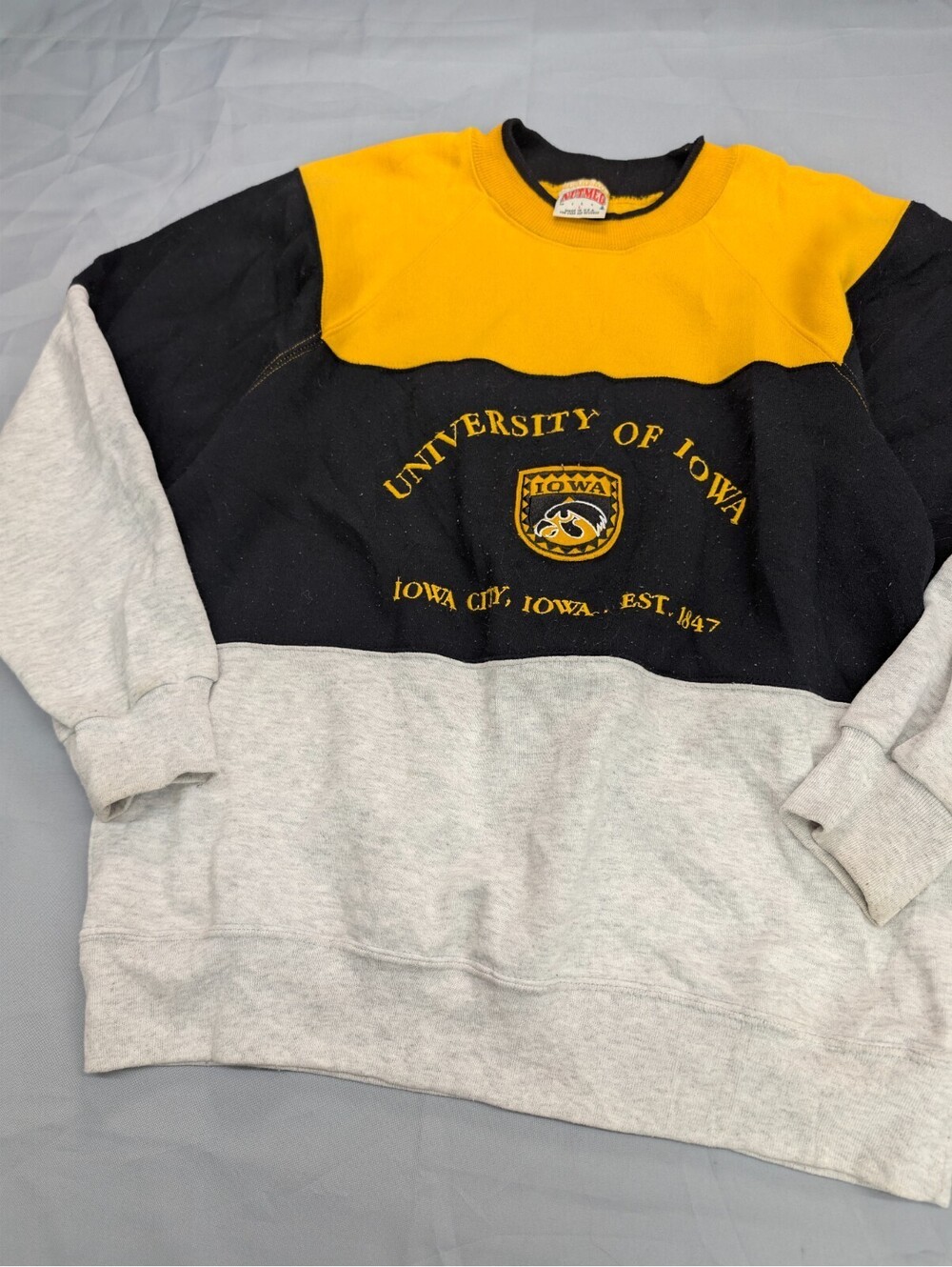 Vintage Iowa Hawkeyes Sweatshirt Nutmeg Mills Size L USA